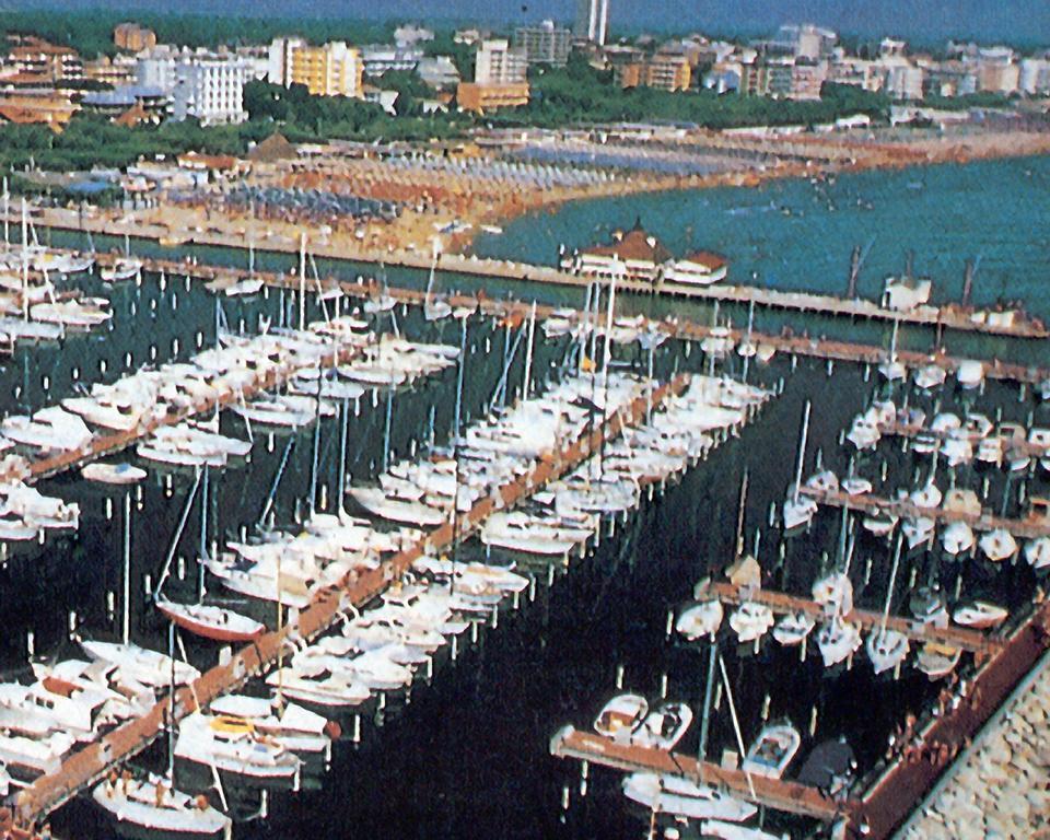 Hotel Caesar Milano Marittima Exterior foto