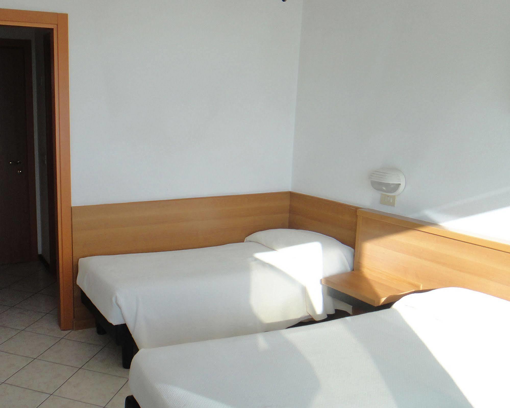 Hotel Caesar Milano Marittima Exterior foto