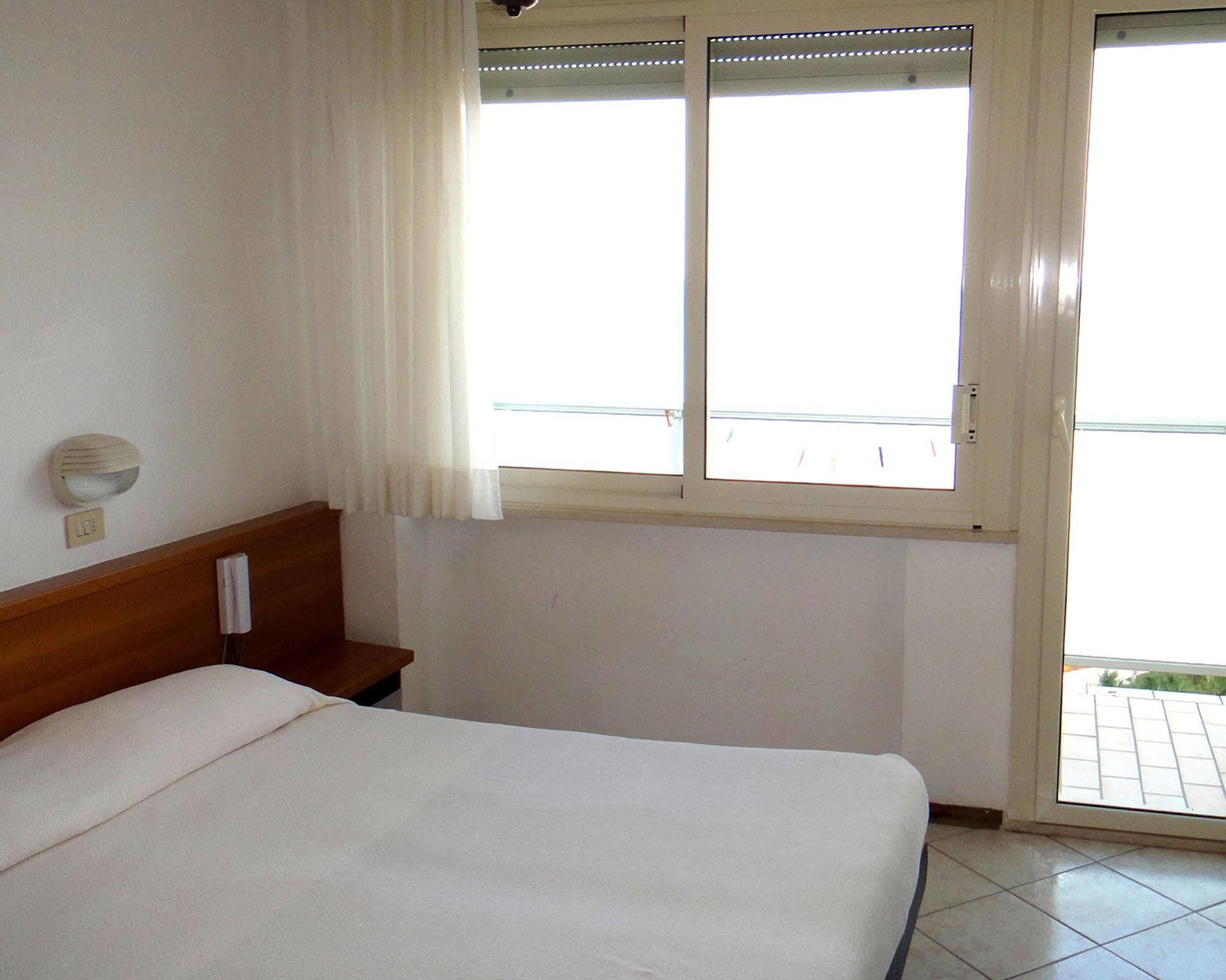 Hotel Caesar Milano Marittima Exterior foto