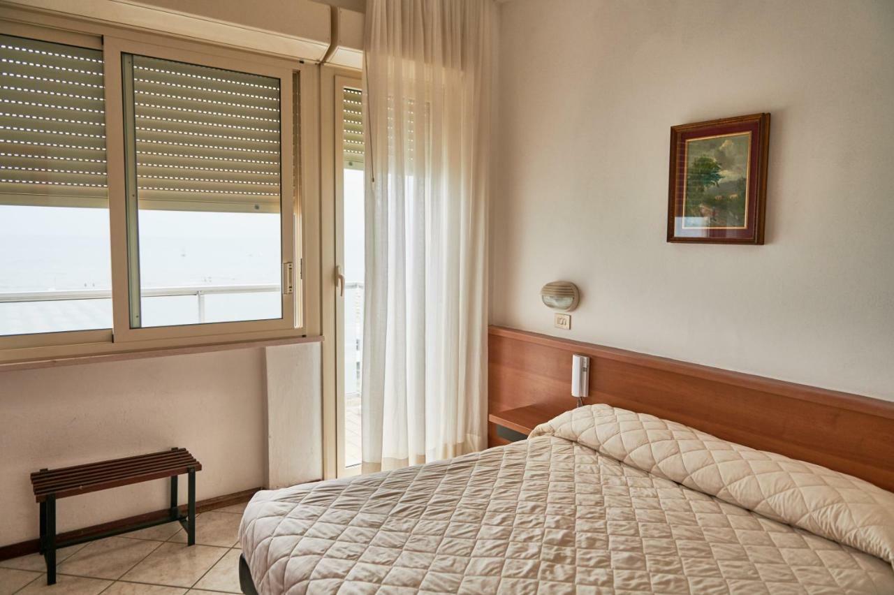Hotel Caesar Milano Marittima Exterior foto