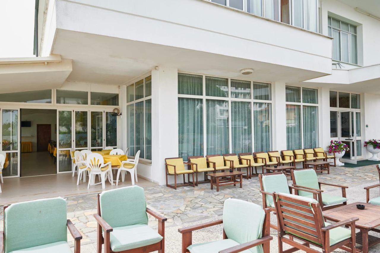 Hotel Caesar Milano Marittima Exterior foto