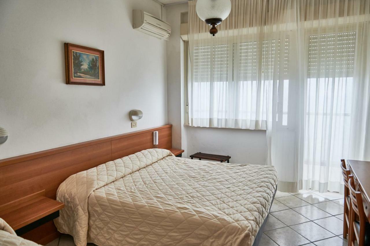 Hotel Caesar Milano Marittima Exterior foto
