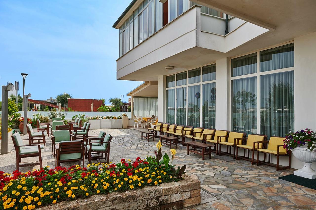 Hotel Caesar Milano Marittima Exterior foto